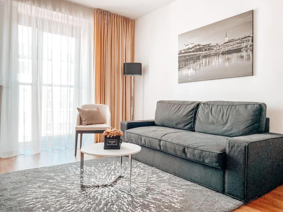 Cozy Next To Presidential Palace Apartment *